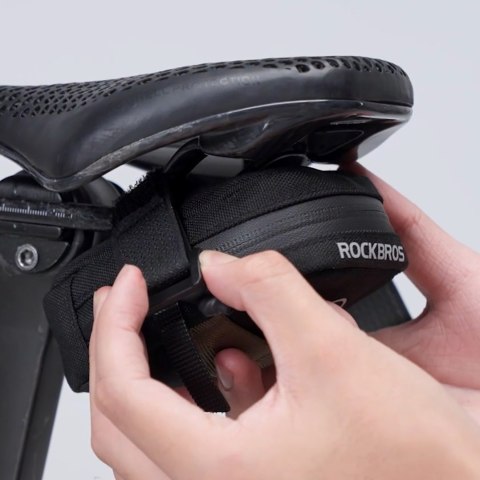 Mini torba podsiodłowa na rower z uchwytem na naboje CO2 - czarno-zielona Mini torba podsiodłowa na rower z uchwytem na naboje CO2 - czarno-zielona