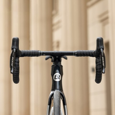 Owijka na kierownicę rowerową silikonowa perforowana - pomarańczowa Owijka na kierownicę rowerową silikonowa perforowana - pomarańczowa