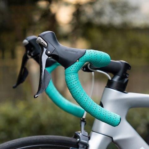 Owijka na kierownicę rowerową silikonowa perforowana z efektem kameleona - fioletowa Owijka na kierownicę rowerową silikonowa perforowana z efektem kameleona - fioletowa