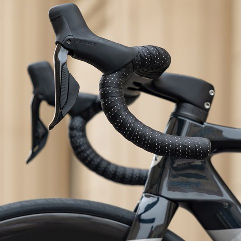 Owijka na kierownicę rowerową silikonowa perforowana z efektem kameleona - fioletowa Owijka na kierownicę rowerową silikonowa perforowana z efektem kameleona - fioletowa