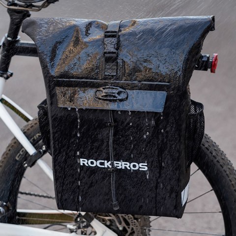 Sakwa rowerowa z funkcją plecaka wodoodporna z zaczepem na kask 18l - czarna Sakwa rowerowa z funkcją plecaka wodoodporna z zaczepem na kask 18l - czarna