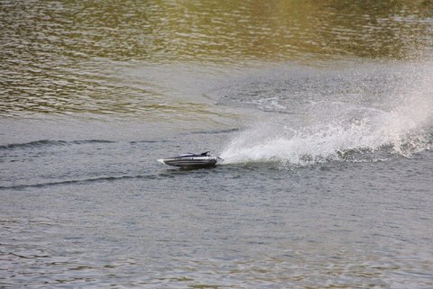 Łódź zdalnie sterowana na pilota RC FT011 2.4GHz RTR 65cm Łódź zdalnie sterowana na pilota RC FT011 2.4GHz RTR 65cm